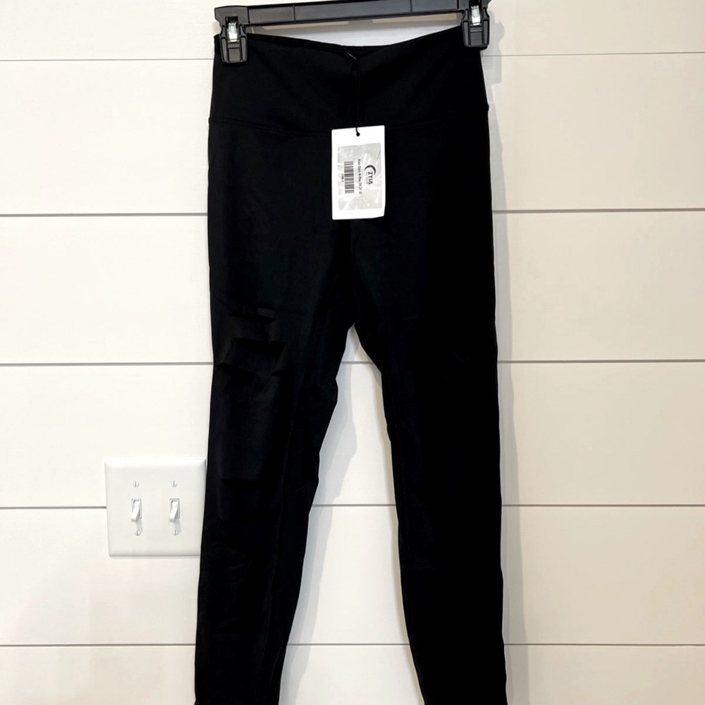 Brand new with tags Zyia Black Slash Luxe Hi-Rise Leggings 7/8 24” size 2
